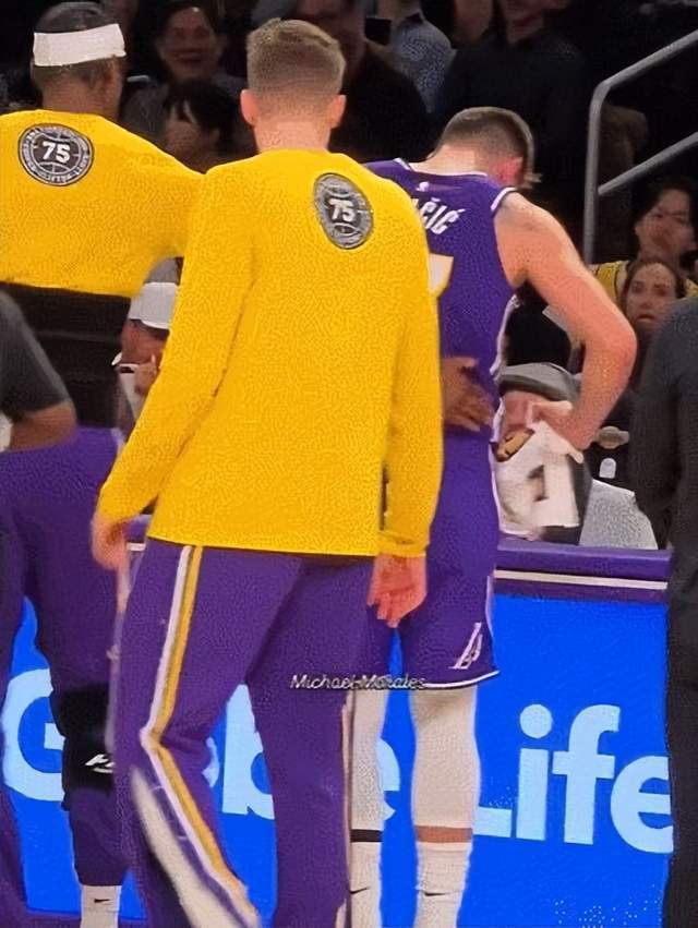 东契奇退赛怒踢广告牌，湖人险胜76人：里夫斯居然带的动詹姆斯